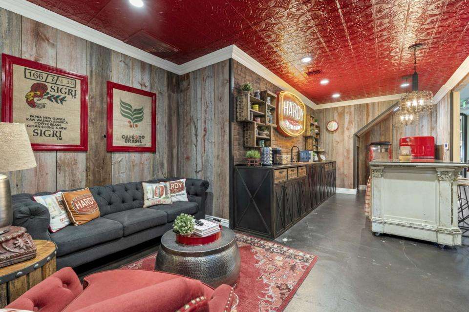 18-web-or-mls-1639-e-miraloma-ave